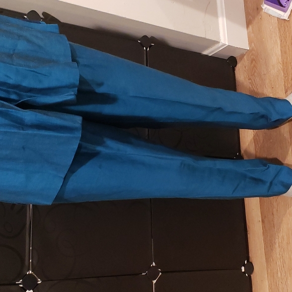 Women's suit size 6-8. - Picture 9 of 9